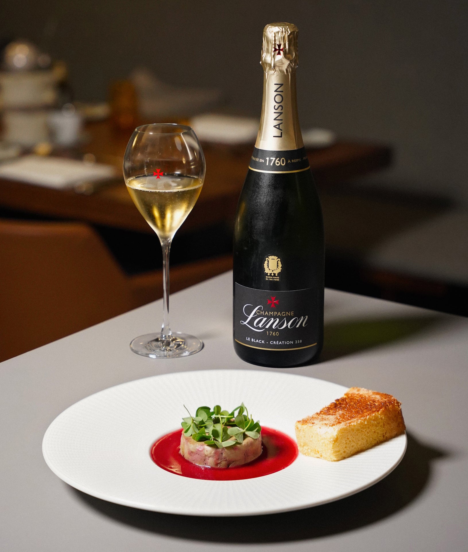 Visuel éditorial maison Lanson